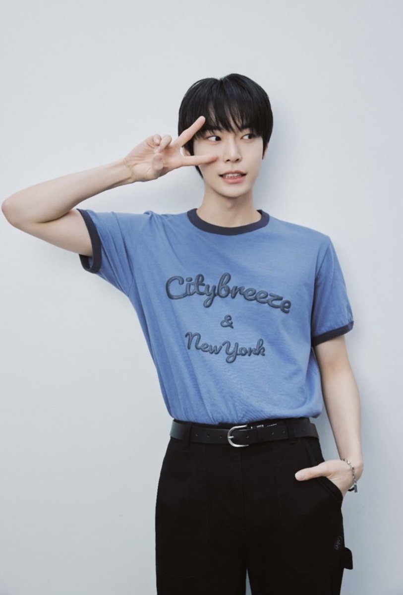 l004DY's tweet photo. 얼굴너무작고너무귀엽게생김
응너지금내눈에열일곱이야 https://t.co/kWiiPMxko3