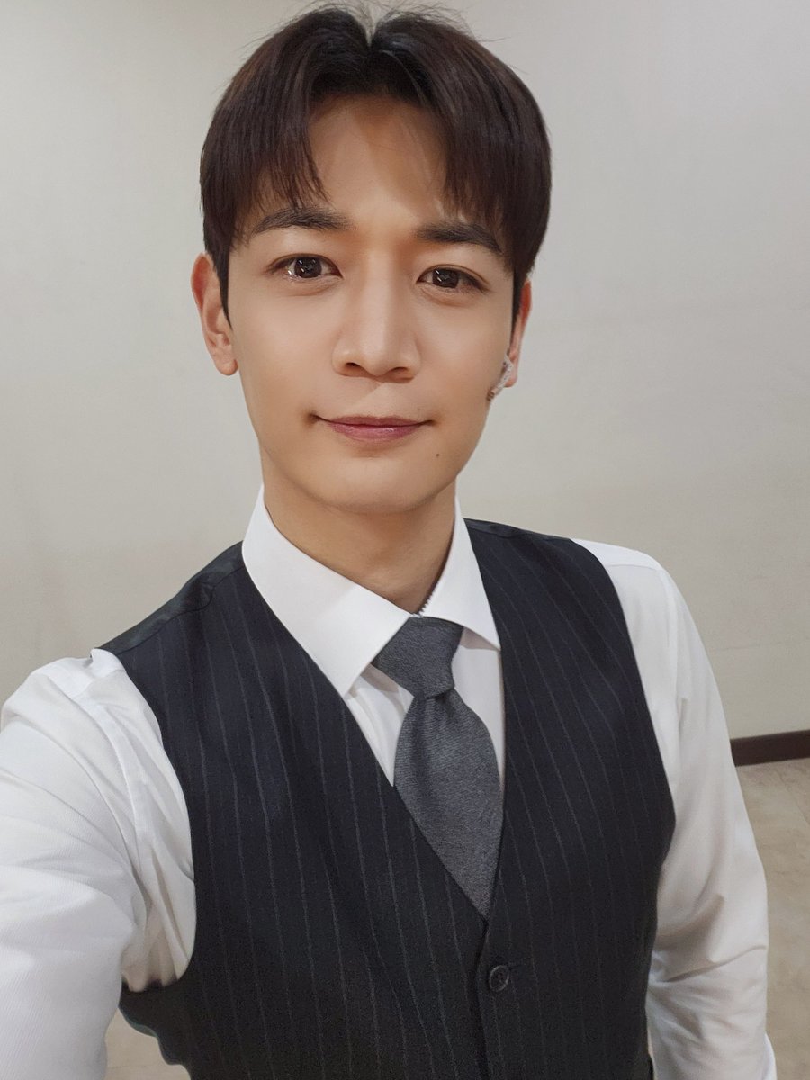 SHINee's tweet photo. ʀᴇɴᴅᴇᴢ-ᴠᴏᴜs 밍태섭🚀.

#MINHO #민호 #CHOIMINHO #최민호
#SHINee #샤이니
#연극 #랑데부 #RENDEZVOUS 
#태섭 #TaeSeob https://t.co/KRv1jAIdG5