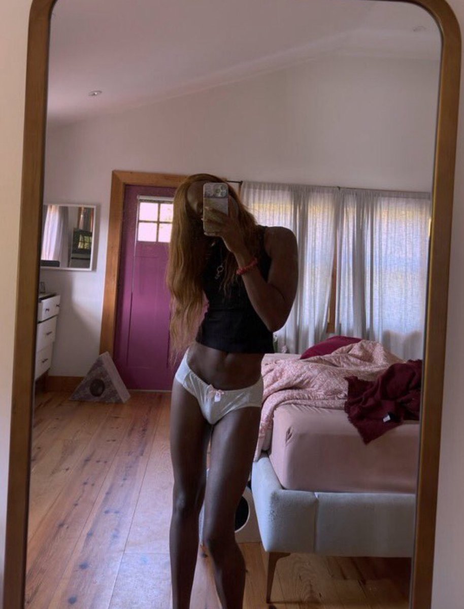 Vanniall_ts's tweet image. Who’s ready to be in my bedroom 😋👅🖤