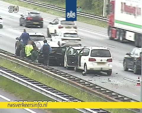 Ongeval met meerdere voertuigen op de A27 bij Hagestein