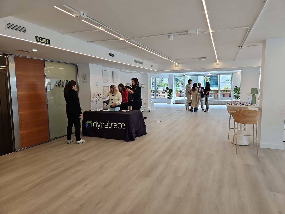 PAPCONGRESOS's tweet image. Hoy inauguramos un evento en Bloke de Madrid para @Dynatrace
Ubicación privilegiada en pleno centro y magníficas instalaciones
Mola