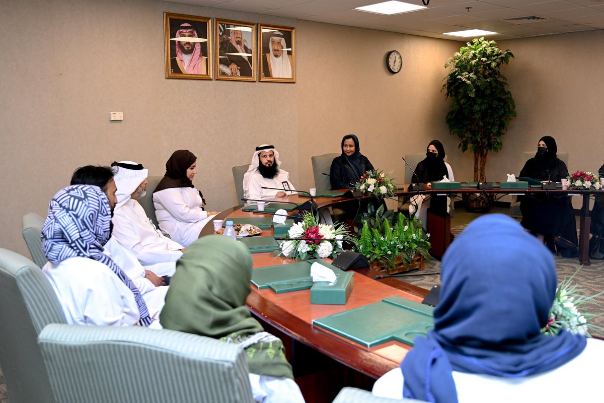 Jeddahhealth's tweet photo. شهد فرع وزارة الصحة بمحافظة جدة اليوم لقاءً مثمرًا جمع بين ممثلين من إدارة التعليم بجدة @MOE_JDH  و التجمعات الصحية ، بهدف مناقشة آفاق التعاون في تطوير مبادرات نوعية لتعزيز الصحة النفسية ، و كذلك صياغة مبادرات مستقبلية مشتركة ترسخ دعائم الصحة النفسية في مجتمعنا .
#تعاون_مثمر 
#مستقبل_أفضل