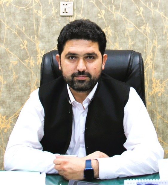 سہیل آفریدی اور شاہد خٹک کو کچھ لوگوں نے غداری کے سرٹیفکیٹ جاری کئے تھے لیکن آج دونوں جوانوں نے پنجاب کی سر زمین پر تن تنہا مزاحمت کرکے ثابت کر دیا
کہ دونوں خان کے چیتے ہیں 🔥