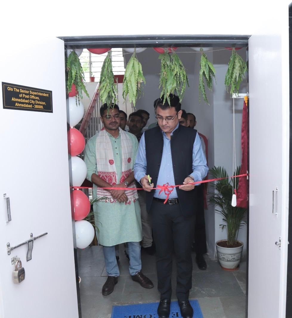 kkyadava's tweet image. नवनिर्मित अहमदाबाद सिटी मंडल कार्यालय का नवरंगपुरा प्रधान डाकघर भवन में किया उद्घाटन।प्रवर अधीक्षक कार्यालय व प्रधान डाकघर दोनों के एक ही भवन में होने से आपसी समन्वय व संचार में सुविधा, जिससे सेवाओं की गुणवत्ता बढ़ेगी।

#IndiaPost #KrishnaKumarYadav #PostmasterGeneral #Ahmedabad