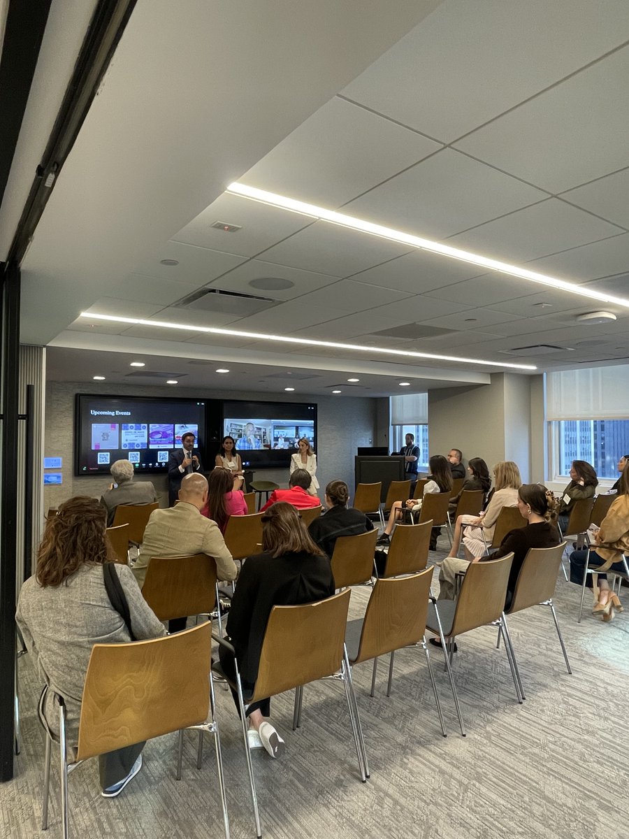 usmcocne1's tweet photo. Thank you to Poonam Goyal - Bloomberg, Alexia Beghi - Gensler, Manola Soler - Alvarez &amp; Marsal, Reid Whitten - Sheppard Mullin, Keith Fraley, Eduardo Díaz - Agon and moderators Laura Nava and Theodore Max - Sheppard Mullin who joined us for US-Mex Fashion &amp; Apparel Industry Conf. https://t.co/SU5pAvqBpu