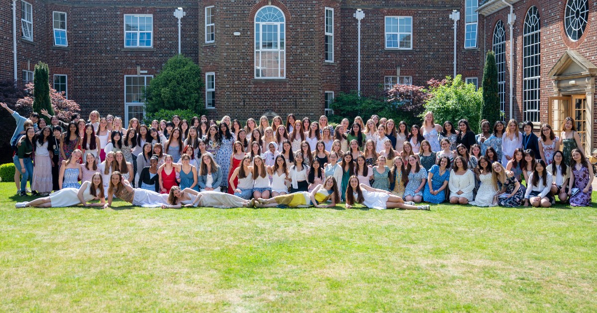 🎓✨ Tears, cheers &amp; unforgettable memories! Last week, our wonderful U6 girls came together one final time before heading off on study leave — and what a send-off it was! 

#HeadingtonRyeOxford