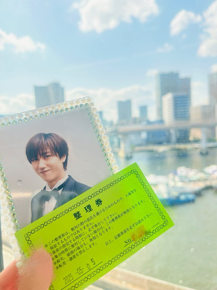 AmongAbe's tweet photo. そんで昨日はぽかぽかの外観覧☀️⛄️💚
CMに入ったタイミングで阿部ちゃん���1番近い最前の端っこで見れたから、しっかり目が合ったし手振り返してくれたから、仲直り(？)できました笑
何回か会ってきた中で1番ビジュ良くて、心の底から笑ってる時の大好きな笑顔を真��面で見れて死ぬかと思った。笑 https://t.co/zA0ZJsNDJZ