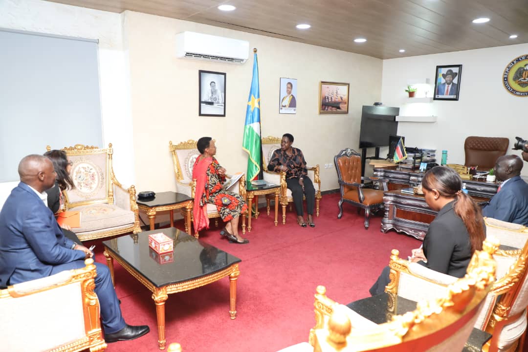 UNFPASouthSudan's tweet photo. ‘Lasting peace needs empowerment of the girl child &amp; it calls for collective action .’ @JemmaNunuKumba &amp; @SuzanneMandong , @UNFPA🇸🇸,OiC meeting to discuss issues of population and development and strategies to end GBV , child marriage and legal reforms.
#3Zeros 
#GloblaGoals https://t.co/RvP2I4AB7v