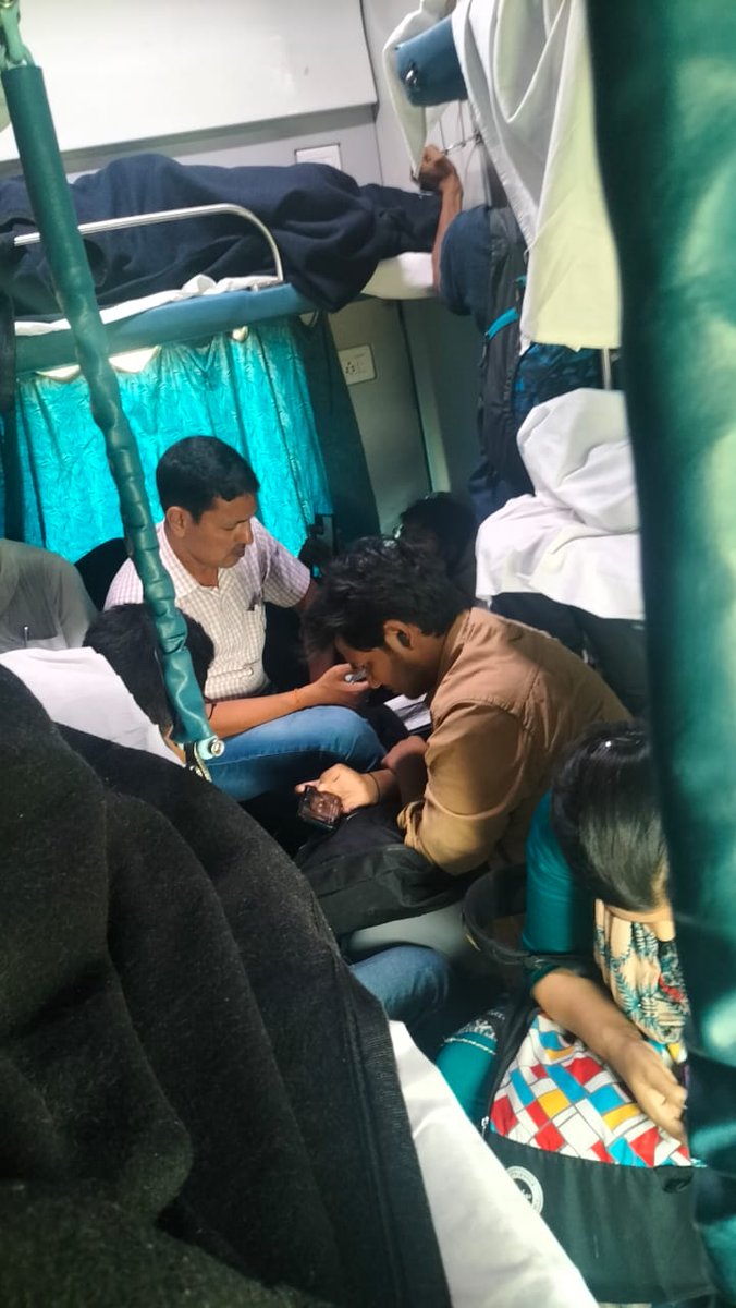 JharkhandRail's tweet image. Daily scenario on the #PoorvaExpress

One of our followers, A regular traveler on 12303/04 #Howrah #New_Delhi Poorva Express between #Jasidih and #Delhi shared a concern about unauthorized passengers entering reserved AC coaches from #Jasidih #Jhajha till #Buxar yesterday. These