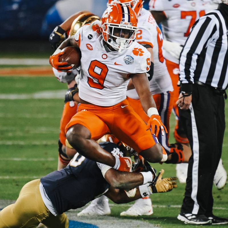 ClemsonTigers's tweet photo. .@ClemsonFB vs. Notre Dame just became an annual event! 🏈

A new 12-game annual home-and-home series starts in Death Valley in 2027.
