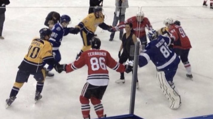 All of hockey Twitter coming together to shit on Sam Bennett: