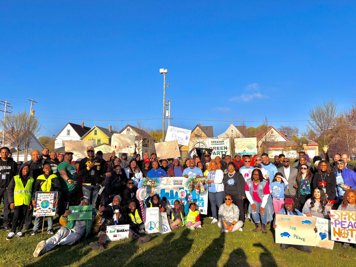 MayorMKE's tweet photo. Milwaukee showed up and showed out yesterday for the Citywide Peace March & Rally—what a way to kick off #MKEPeaceWeek!
Thank you to everyone who marched for unity, safety, and hope. Let’s carry that energy through the week. https://t.co/KvBif4K3zD