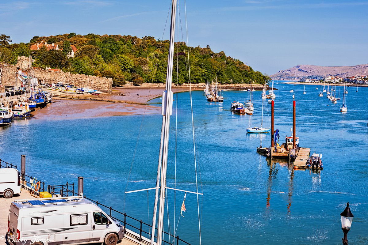 BJRoberts's tweet photo. This May morning's sunny downriver view of Conwy's working harbour and quay and Afon Conwy, from the road bridge. @Ruth_ITV @WalesCoastPath @NWalesSocial @northwaleslive @northwalescom @AllThingsCymru #Conwy #RoadbridgeView #HarbourandQuay #Downriver #AfonConwy #SunnyMay #Wales https://t.co/hLQ8U49r46
