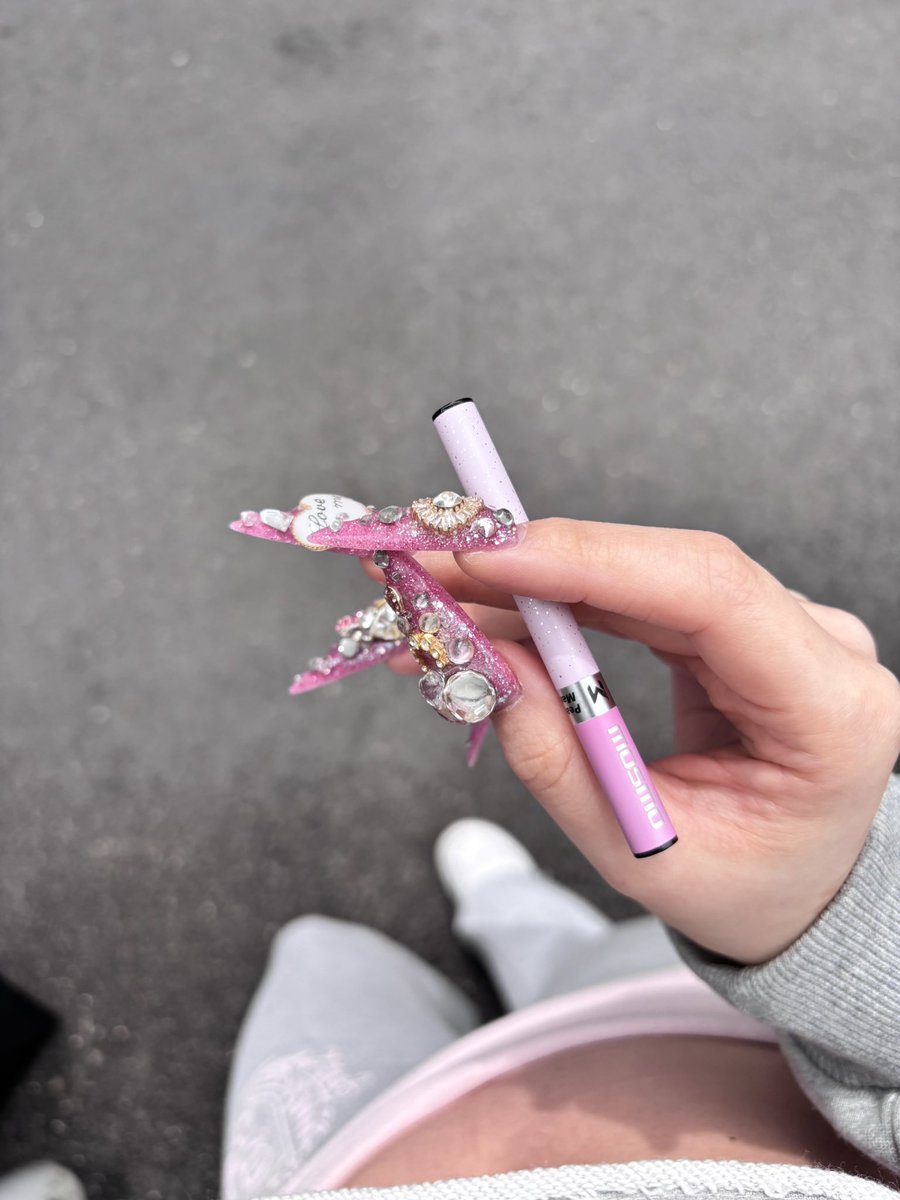 MiochannnV's tweet photo. 뭔가 이런 불건전한 정보 올려도되나???싶지만?
이거 피고있음 다 어디서 샀냐고 물어봐서..
일회용전담인데 아주 커여워요 https://t.co/mrn9HYyajz