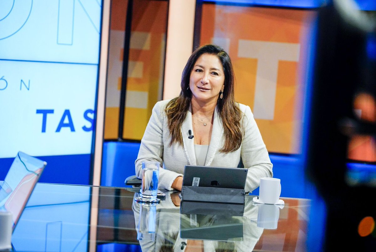 #Entrevista I “Solo en el Gobierno del Presidente <a href="/nayibbukele/">Nayib Bukele</a> se han beneficiado a más de 70,000 familias con la entrega de escrituras o la regularización de sus lotes”, ministra <a href="/misol140/">Michelle Sol 🇸🇻</a>.