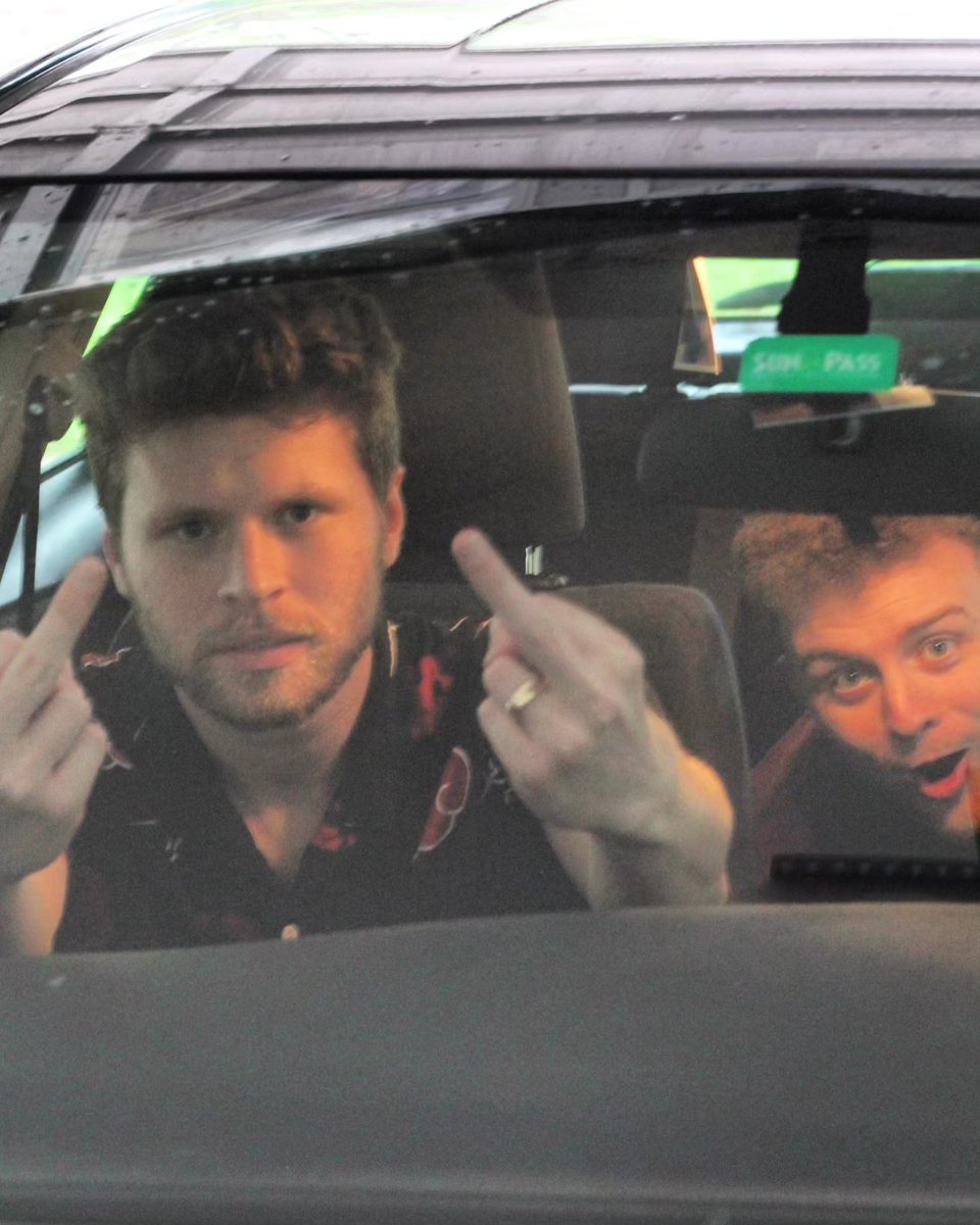 CabinColor's tweet image. New single Universe out now! Link in bio #cabincolor