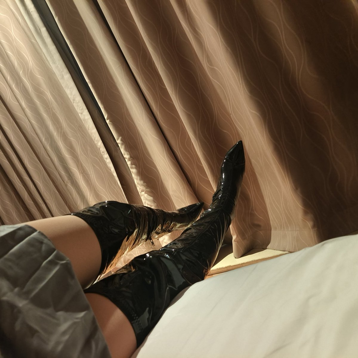 再更几张 #伪娘 #男娘 #过膝靴 #长靴 #肉丝