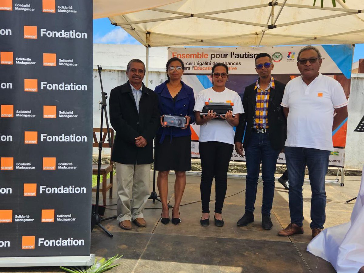 OSMadagascar's tweet photo. 🌟 Moment fort à l’EPP Mahazoarivo I d'Antsirabe ! Nous avons célébré la réception officielle des travaux de rénovation des Classes intégrées, un espace d’apprentissage et d'inclusion pour les enfants autistes, gérées par AEEDI, membre d'Autisme Fédération Madagascar (AuFéM). 💙 https://t.co/mh21tKNkE2