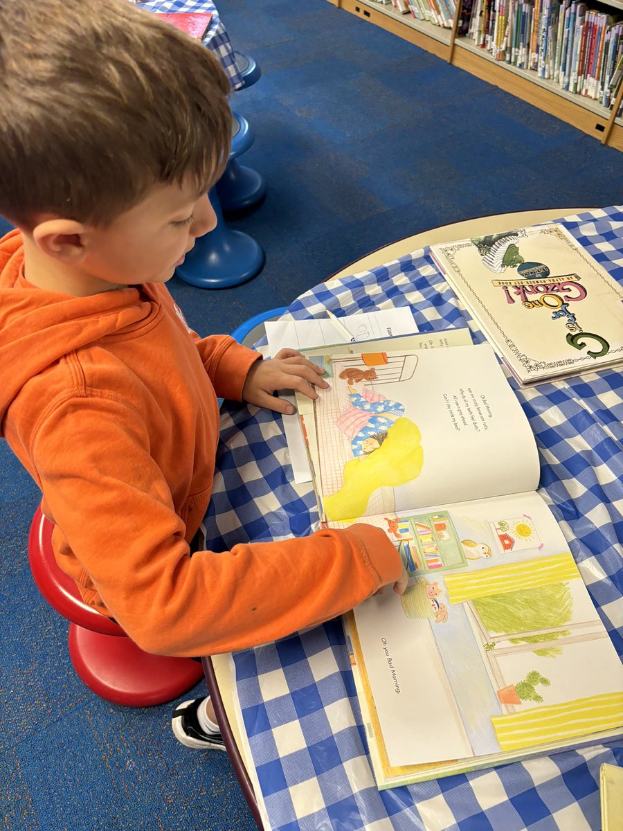 MrsHusstege's tweet image. There’s something so magical about kindergarten doing their first ever book tasting at Cafe @LincolnWPS