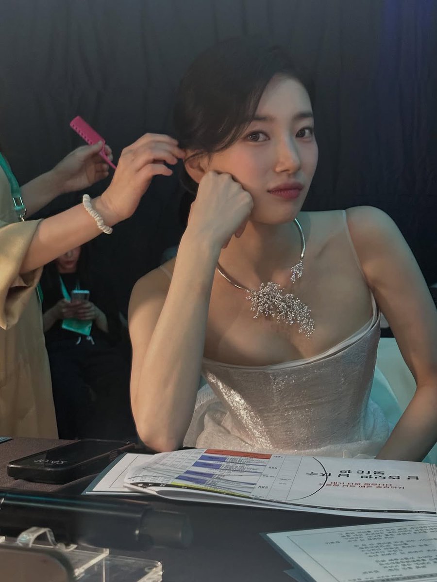 수지님 가끔 이렇게 푼수 공주 같을 때가 참 귀요움..