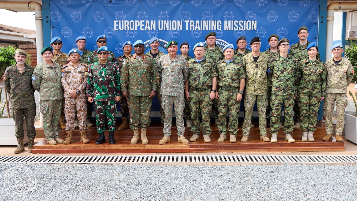 🇨🇫 🇪🇺 In the presence of MINUSCA Force Commander, Lieutenant General Humphrey Nyone, Deputy Force Commander, Major General Maychel Asmi and some of MINUSCA's contingent commanders, a ceremony was held to mark Serbian Armed Forces Day and Romanian Land Forces Day.