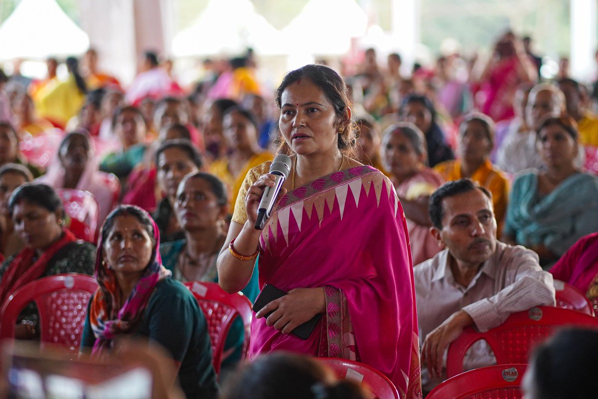 Agriculture INDIA (@agrigoi) on Twitter photo рд╣рд░ рдЦреЗрдд рдореЗрдВ рд╕рдореГрджреНрдзрд┐, рд╣рд░ рдХрд┐рд╕рд╛рди рдХреЗ рдЪреЗрд╣рд░реЗ рдкрд░ рдореБрд╕реНрдХрд╛рди!
рдЖрдЬ рдорд╛рдирдиреАрдп рдХреЗрдВрджреНрд░реАрдп рдХреГрд╖рд┐ рдПрд╡рдВ рдХрд┐рд╕рд╛рди рдХрд▓реНрдпрд╛рдг рддрдерд╛ рдЧреНрд░рд╛рдореАрдг рд╡рд┐рдХрд╛рд╕ рдордВрддреНрд░реА рд╢реНрд░реА рд╢рд┐рд╡рд░рд╛рдЬ рд╕рд┐рдВрд╣ рдЪреМрд╣рд╛рди рдиреЗ рдЙрддреНрддрд░рд╛рдЦрдВрдб рдХреЗ рдорд╛рдирдиреАрдп рдореБрдЦреНрдпрдордВрддреНрд░реА рд╢реНрд░реА рдкреБрд╖реНрдХрд░ рд╕рд┐рдВрд╣ рдзрд╛рдореА рдХреЗ рд╕рд╛рде рдХрд┐рд╕рд╛рдиреЛрдВ, рд╕реНрд╡рдпрдВ рд╕рд╣рд╛рдпрддрд╛ рд╕рдореВрд╣реЛрдВ рдПрд╡рдВ рд▓рдЦрдкрддрд┐ рджреАрджрд┐рдпреЛрдВ рд╕реЗ рд╕рдВрд╡рд╛рдж рдХрд┐рдпрд╛ред
рдЗрд╕ рджреМрд░рд╛рди рд╣рд░ рдЦреЗрдд рдореЗрдВ рд╕рдореГрджреНрдзрд┐, рд╣рд░ рдХрд┐рд╕рд╛рди рдХреЗ рдЪреЗрд╣рд░реЗ рдкрд░ рдореБрд╕реНрдХрд╛рди!
рдЖрдЬ рдорд╛рдирдиреАрдп рдХреЗрдВрджреНрд░реАрдп рдХреГрд╖рд┐ рдПрд╡рдВ рдХрд┐рд╕рд╛рди рдХрд▓реНрдпрд╛рдг рддрдерд╛ рдЧреНрд░рд╛рдореАрдг рд╡рд┐рдХрд╛рд╕ рдордВрддреНрд░реА рд╢реНрд░реА рд╢рд┐рд╡рд░рд╛рдЬ рд╕рд┐рдВрд╣ рдЪреМрд╣рд╛рди рдиреЗ рдЙрддреНрддрд░рд╛рдЦрдВрдб рдХреЗ рдорд╛рдирдиреАрдп рдореБрдЦреНрдпрдордВрддреНрд░реА рд╢реНрд░реА рдкреБрд╖реНрдХрд░ рд╕рд┐рдВрд╣ рдзрд╛рдореА рдХреЗ рд╕рд╛рде рдХрд┐рд╕рд╛рдиреЛрдВ, рд╕реНрд╡рдпрдВ рд╕рд╣рд╛рдпрддрд╛ рд╕рдореВрд╣реЛрдВ рдПрд╡рдВ рд▓рдЦрдкрддрд┐ рджреАрджрд┐рдпреЛрдВ рд╕реЗ рд╕рдВрд╡рд╛рдж рдХрд┐рдпрд╛ред
рдЗрд╕ рджреМрд░рд╛рди
