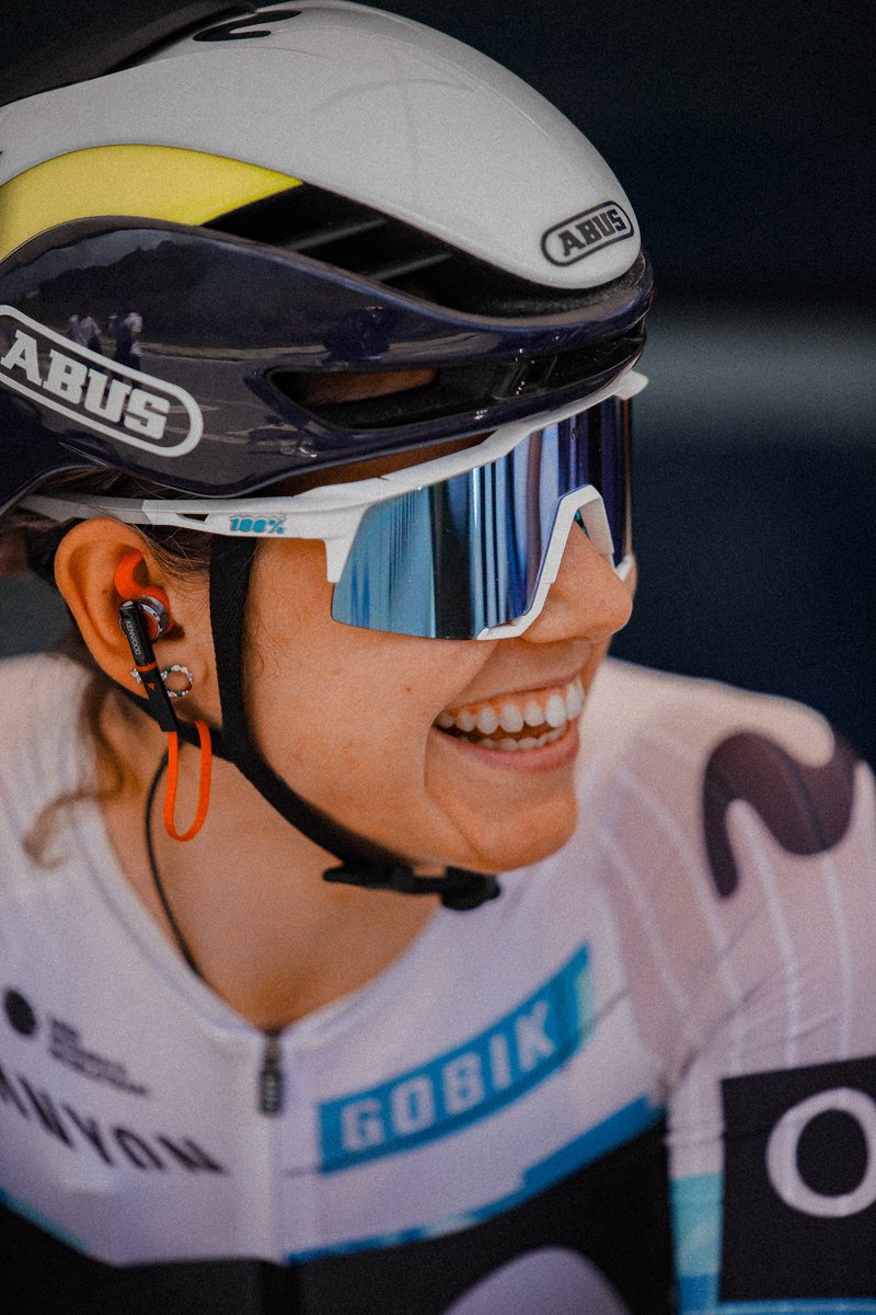🇪🇸🔴 #LaVueltaFemenina | Buenas vibras, siempre

Con <a href="/SamartinmartinA/">Sara Martín</a> siempre hay energía positiva en el equipo.
Nuestra única española en esta edición… y una sonrisa que contagia.

¡Vamos, Sara! 👊🇪🇸

#RodamosJuntos | <a href="/movistar_es/">Movistar España</a> | <a href="/LaVueltaFem/">La Vuelta Femenina by Carrefour.es</a>