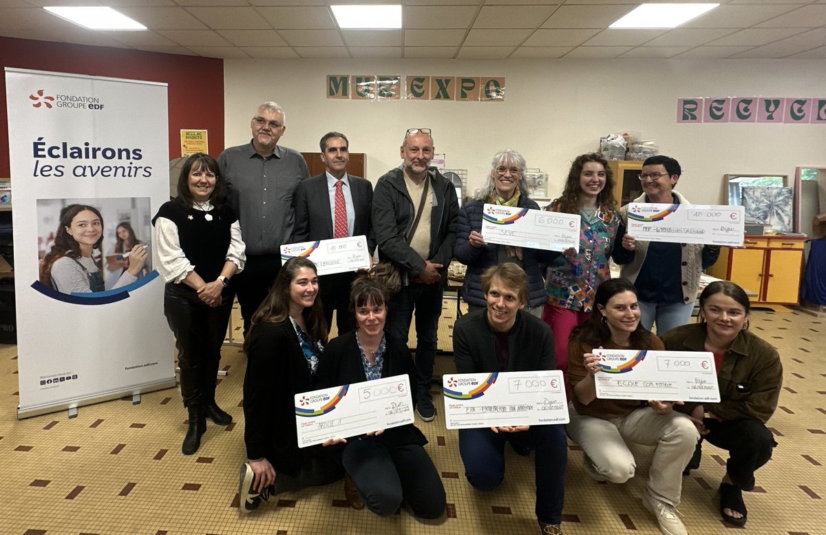 EDF Bourgogne-Franche-Comté (@edf_bfc) on Twitter photo 🖋️<a href="/munozdormoy/">Carmen Munoz-Dormoy</a> remet à 7 associations lauréates du bassin dijonnais une aide financière @fondation_EDF pour un montant total de 49 000 €.
Fin 2024, 21 projets ont été désignés lauréats pour une enveloppe régionale de 150 000 €. 🖋️<a href="/munozdormoy/">Carmen Munoz-Dormoy</a> remet à 7 associations lauréates du bassin dijonnais une aide financière @fondation_EDF pour un montant total de 49 000 €.
Fin 2024, 21 projets ont été désignés lauréats pour une enveloppe régionale de 150 000 €.