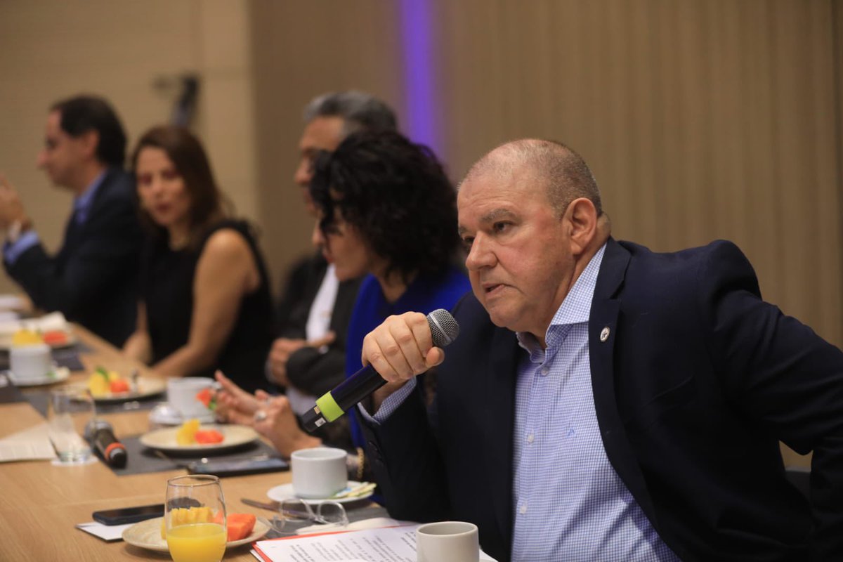 Universidad de Medellín (@udemedellin_) on Twitter photo Estamos en <a href="/upbcolombia/">UPB</a> en el lanzamiento del #FondoFuturo, una iniciativa conjunta de las universidades <a href="/UniversidadCES/">Universidad CES</a>, <a href="/UniversidadEIA/">Universidad EIA</a>, <a href="/upbcolombia/">UPB</a>, <a href="/EAFIT/">Universidad EAFIT</a> y La Universidad de Medellín, con el cual se busca brindar el acceso a la educación superior📚. Estamos en <a href="/upbcolombia/">UPB</a> en el lanzamiento del #FondoFuturo, una iniciativa conjunta de las universidades <a href="/UniversidadCES/">Universidad CES</a>, <a href="/UniversidadEIA/">Universidad EIA</a>, <a href="/upbcolombia/">UPB</a>, <a href="/EAFIT/">Universidad EAFIT</a> y La Universidad de Medellín, con el cual se busca brindar el acceso a la educación superior📚.