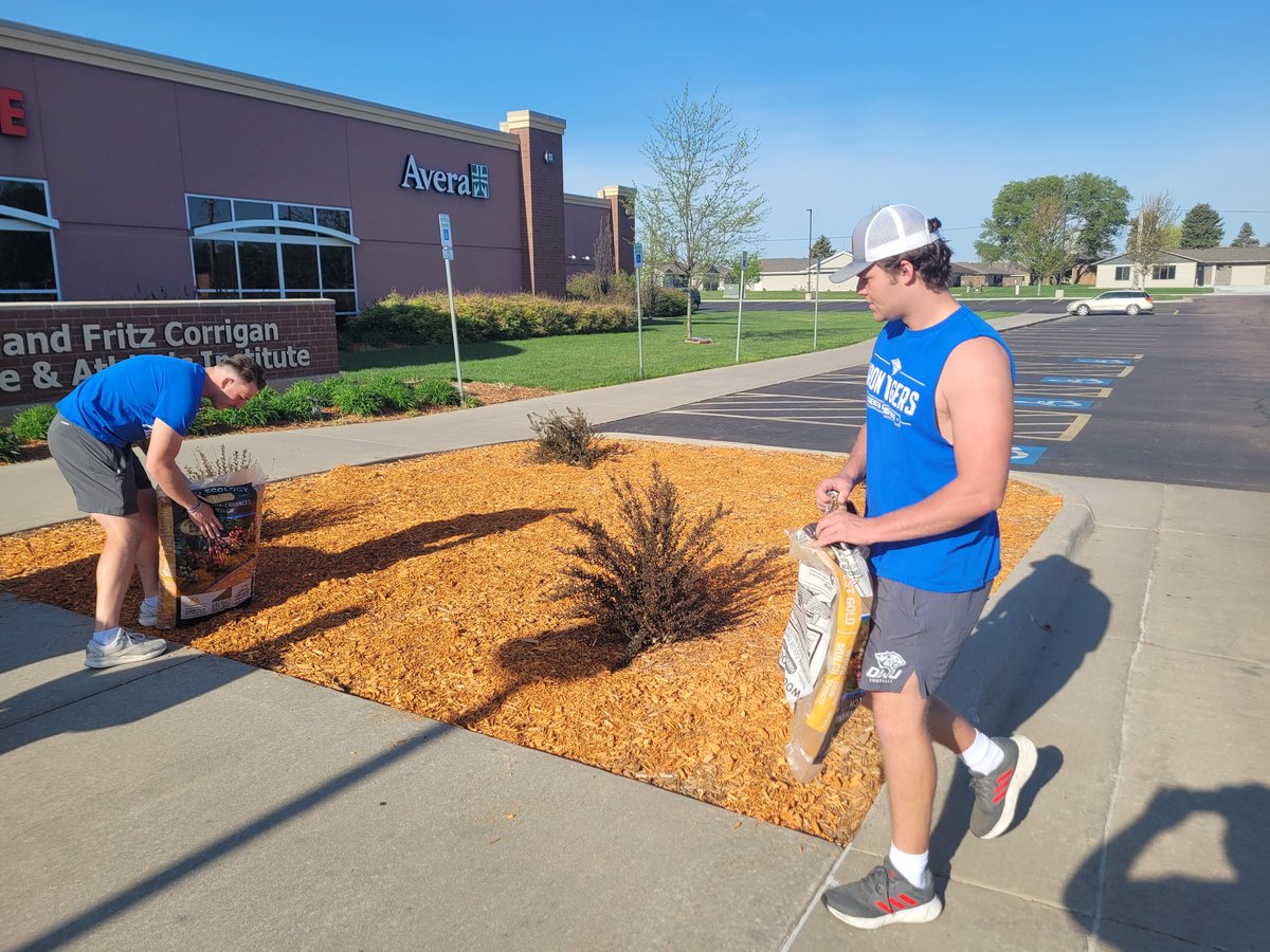 LBs getting to work! #DWUCares
