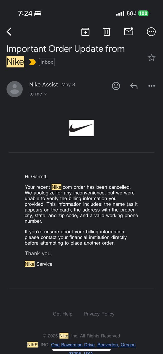 FashunMJR's tweet photo. @nikestore @NikeService @Nike HELP! How is this even a thing?! https://t.co/31WoKLvIKC