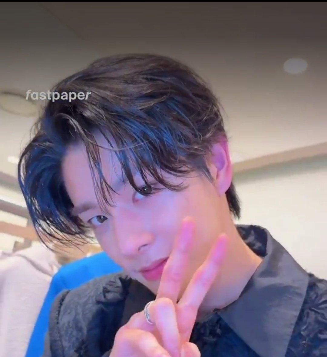 jaketeamid's tweet photo. This is literally one of Jake's habits❤️

#JAKEHOONxADERERROR #JAKE #SUNGHOON @ENHYPEN_members @ENHYPEN https://t.co/sy86cRBnYc