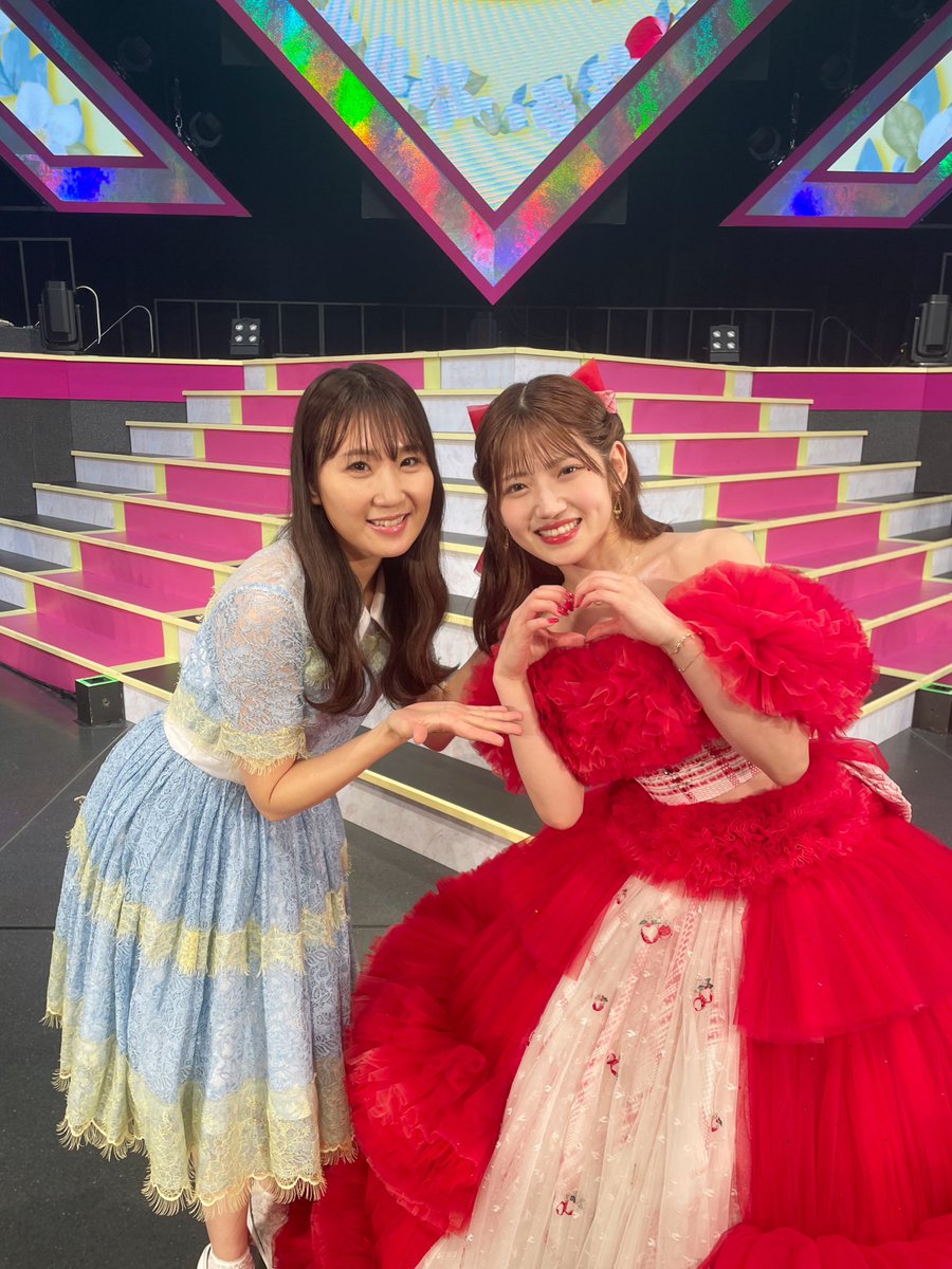 chisatonakata0's tweet photo. ゆいりー卒コンお疲れさま！
2人で夕陽を見ているかを歌わせていただきました💕
2人で歌ったのは8年ぶり✨
いつだって劇場を大切にしてきたシアターの女神はみんなからの愛に溢れていました！！
本当にこんな素敵な機会をありがとう！
明日からはお友達❤️
これからもずっとよろしくね！大好き🫶 https://t.co/rrcoXxIwcF