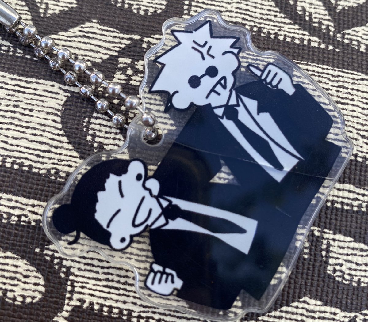 rinphase's tweet image. MI LLAVERO YA TIENE UNA RAJADOTA😭😭😭