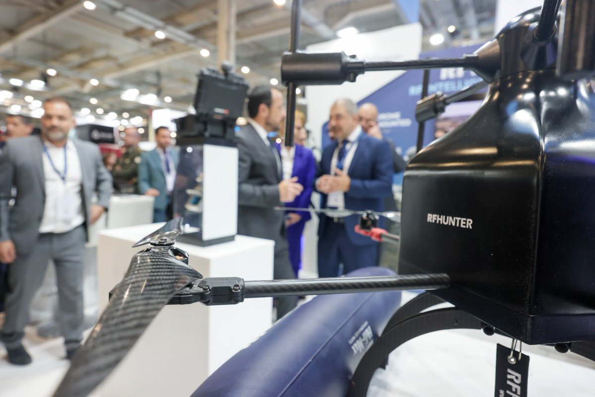 Έκθεση Αμυντικής Βιομηχανίας #DEFEA2025. Η μεγαλύτερη και πλέον αναβαθμισμένη συμμετοχή κυπριακών εταιρειών. Διψήφιος αριθμός κυπριακών εταιρειών συμμετέχουν σε προγράμματα της ΕΕ. Από απλός αγοραστής αμυντικών εξοπλισμών η Κυπριακή Δημοκρατία μπορεί να γίνει παραγωγός, 🇨🇾