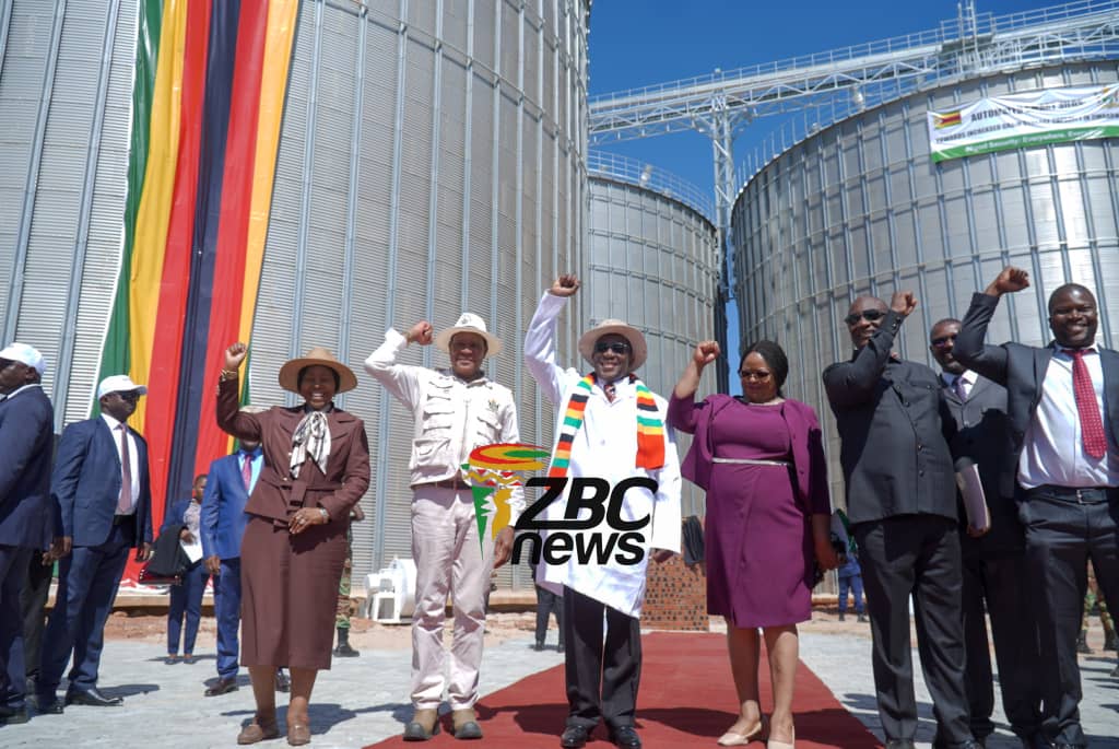 It was an honour to accompany His Excellency, President Emmerson Dambudzo Mnangagwa, at the official commissioning of seven newly constructed Grain Marketing Board (GMB) silos at the Kwekwe Depot. These modern silos, with a total storage capacity of 56,000 tonnes, incorporate