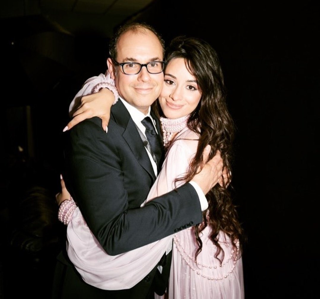 Cabello_Data's tweet photo. Según Billboard, Camila Cabello se ha separado de su manager Roger Gold. https://t.co/PbirJIN3hq