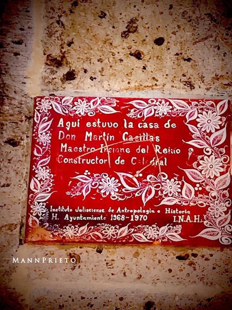 MannPrieto's tweet photo. #DiariodeMann✍🏾 “Aquí estuvo la casa de Don Martin Casillas. Maestro insigne del Reino. Constructor de Catedral”.

Nomenclatura realizada en #Tonala colocada sobre la esquina surponiente del Palacio de Gobierno de Jalisco. 

 #soydetonala®🌞 #elsenderodelnahual🐺 https://t.co/fKl5rflvo8