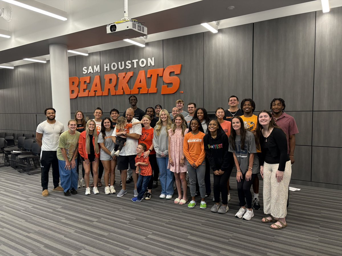 Special thank you to our seniors and all our members for the 24-25 school year for their outstanding contributions toward SAAC