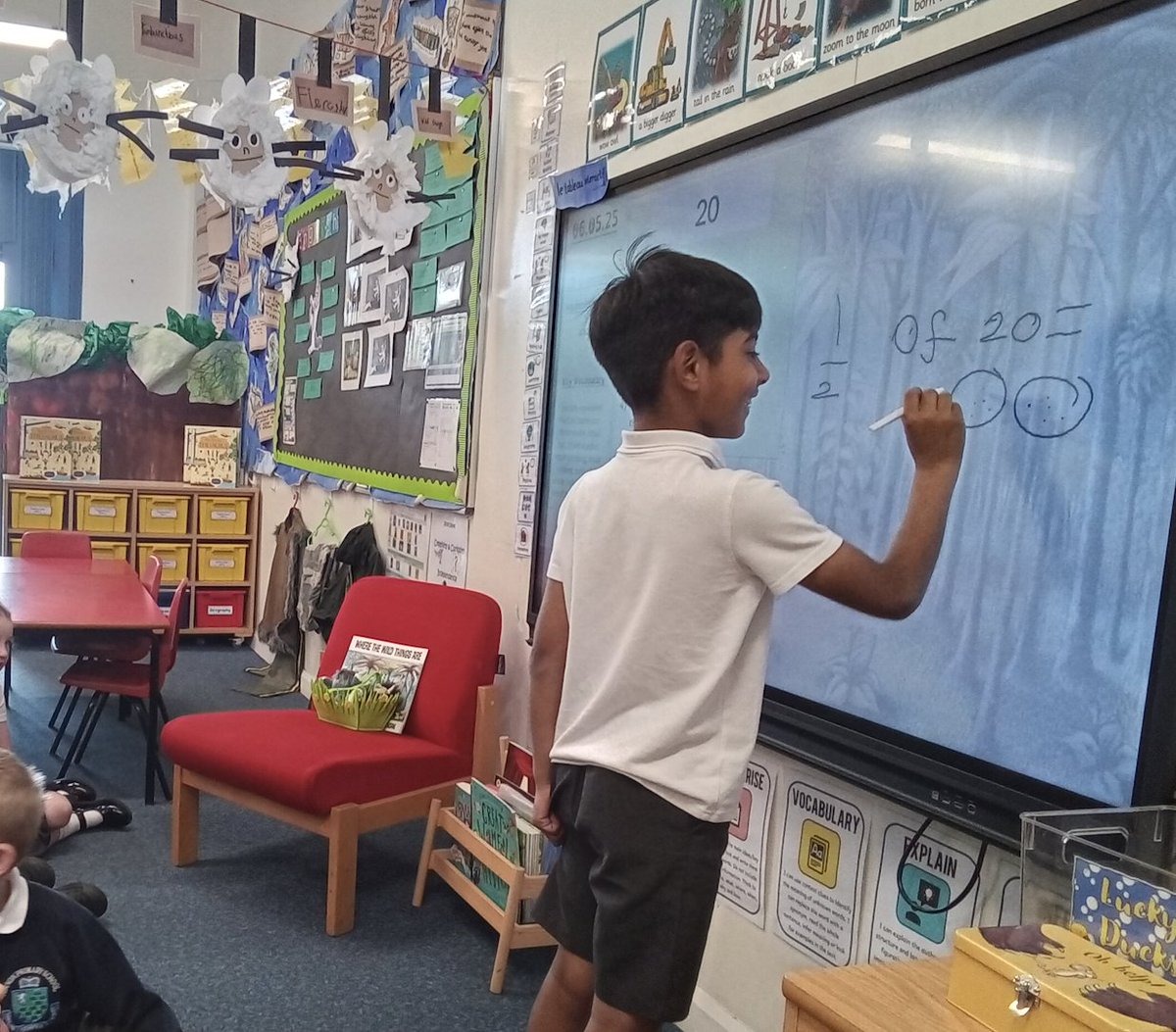 vernon_primary's tweet image. In maths, Year 2 explored how 1/2 = 2/4! The children solved problems by finding halves and quarters of quantities, then compared them to see they’re the same. Brilliant hands-on learning! #fractions #primarymaths #learningthroughdoing