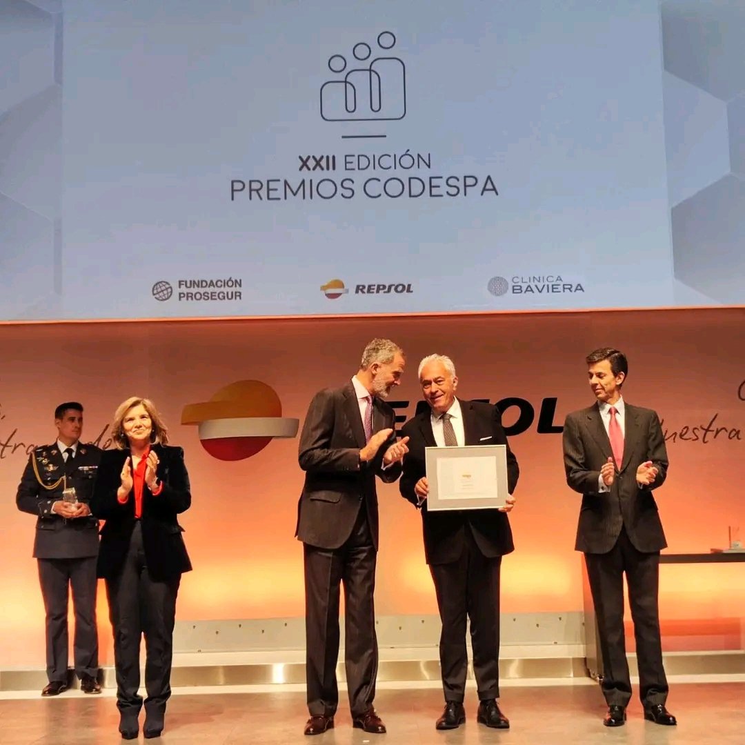 Muy orgulloso de mi cuñado Iñaki, quien ha recibido de manos del Rey de España un premio para emprendedores solidarios.
#selfmade #hechoasimismo #empresa #trabajo #todaunavida