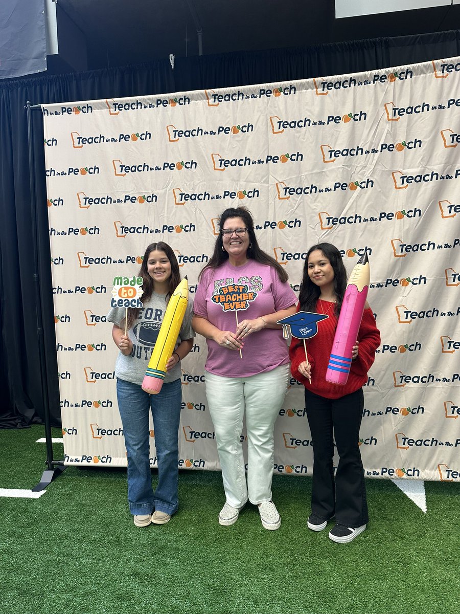 TeachinthePeach's tweet image. Our Statewide Educator Signing Day is off to a great start! We can’t wait to celebrate these students as they commit to pursue teaching as a profession and educate Georgia’s future students! #teachinthepeach #educatorsigningday #georgiateacher