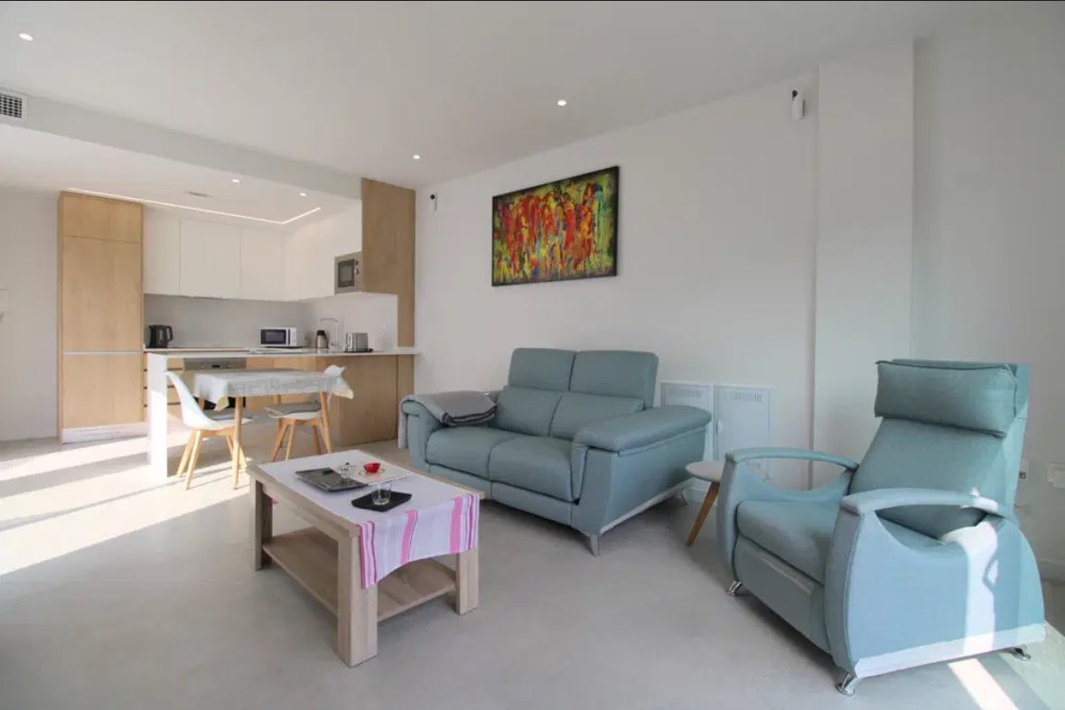 HomeEspana's tweet photo. Dreaming of a Spanish home?🇪🇸🤩
This stunning 2Bed penthouse in Pilar de la Horadada has a huge private solarium, pool &amp; short walk to shops + tapas bars🤩Move-in ready &amp; minutes from the beach!🏝️ MESSAGE US FOR MORE INFO or click the link below⬇️

https://t.co/RZa9r5vrQO https://t.co/ErsKPjwGwd