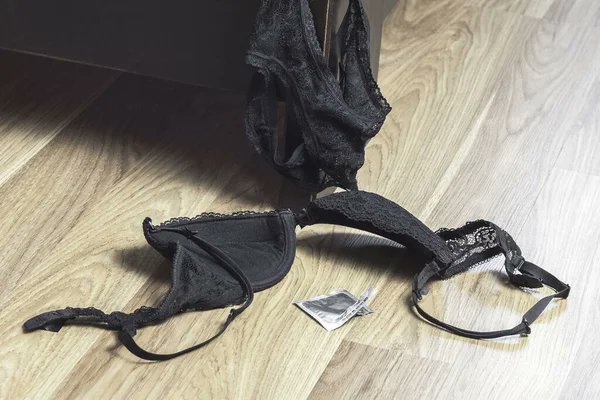 <a href="/HotwifeAngela/">♠️AngelaHotwife🔑</a> se va a una comida de trabajo y lo siguiente que me manda es una foto similar a esta, diciéndome que se ha enredado, que no me preocupe y que llegará tarde. 

ABRO HILO

#hotwife #cuckold #slutwife