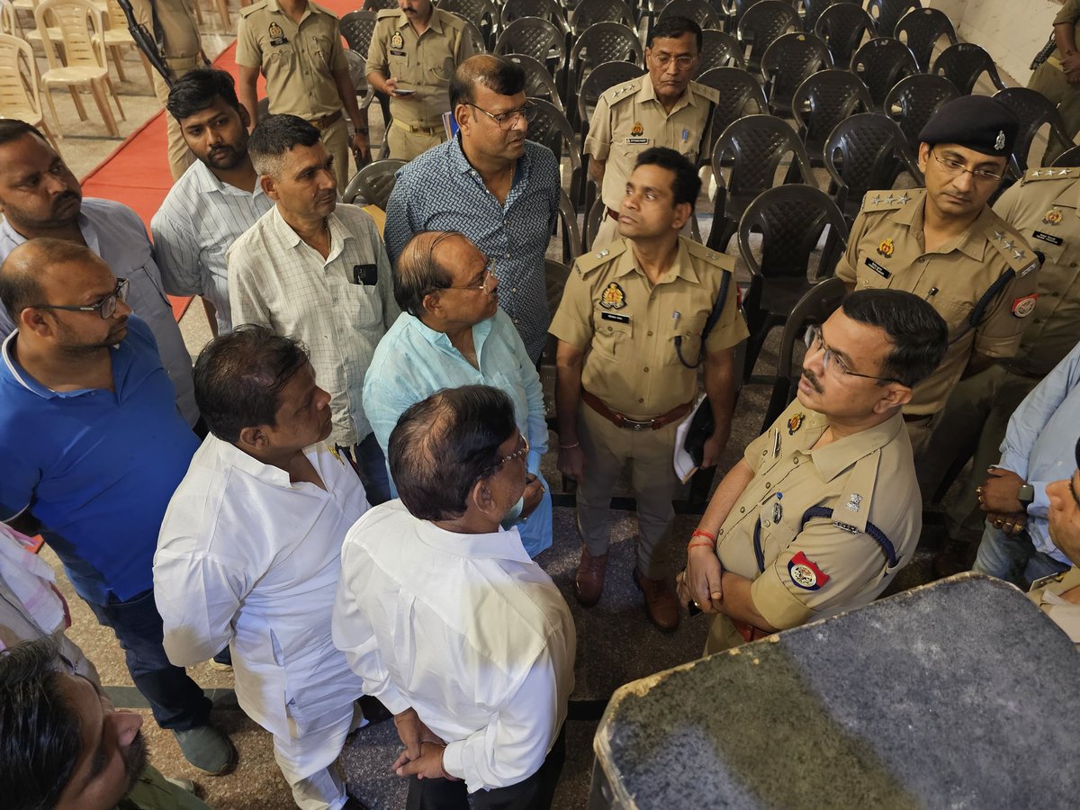 पूर्व_तैयारी_पूर्ण_तैयारी,,
#वक्फ_सुधार_जन_जागरण_अभियान अल्पसंख्यक प्रबुद्ध संवाद कार्यक्रम में प्रदेश सरकार में उप मुख्यमंत्री #BrijeshPathak जी के आगमन की तैयारियों का जायजा लेते हुए।

#NarendraMod #MYogiAdityanath  #DurvijaySinghShakya  #BJPUttarPradesh #birjeshpathak
