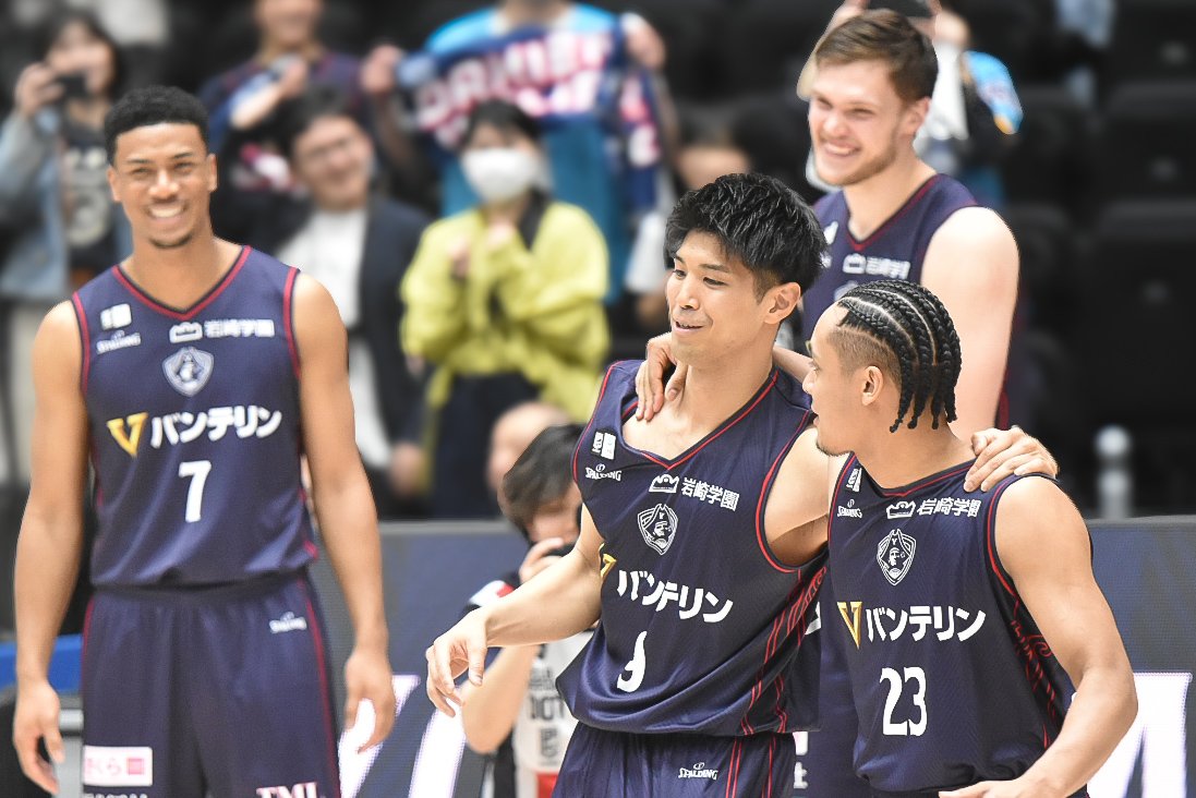 pudding_m's tweet photo. 最終戦セレモニーのYセレ🕺🕺

#ビーコル  #横浜ビーコルセアーズ  
#杉浦佑成 選手  #キング開 選手 https://t.co/dQpcp1IDAf