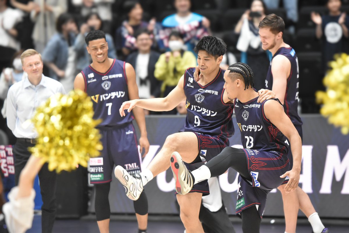 pudding_m's tweet photo. 最終戦セレモニーのYセレ🕺🕺

#ビーコル  #横浜ビーコルセアーズ  
#杉浦佑成 選手  #キング開 選手 https://t.co/dQpcp1IDAf