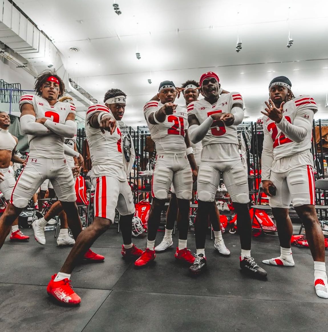 Davion Jones (@davionjones08) on Twitter photo Blessed to receive an offer from Wisconsin ๐ด๐ฆก
<a href="/coachSamGreiner/">Sam Greiner</a> <a href="/CoachRWilliams7/">๐ฅ๐ผ๐ฏ๐ฒ๐ฟ๐ ๐ช๐ถ๐น๐น๐ถ๐ฎ๐บ๐ - ๐จ๐ฆ๐๐ช</a>
<a href="/adamgorney/">Adam Gorney</a> <a href="/RivalsFriedman/">Adam Friedman</a> <a href="/AnnaH247/">Anna Adams</a> <a href="/RivalsWardlaw/">Lee Wardlaw</a> <a href="/TomLoy247/">Tom Loy</a> <a href="/ChadSimmons_/">ChadSimmons</a> Blessed to receive an offer from Wisconsin ๐ด๐ฆก
<a href="/coachSamGreiner/">Sam Greiner</a> <a href="/CoachRWilliams7/">๐ฅ๐ผ๐ฏ๐ฒ๐ฟ๐ ๐ช๐ถ๐น๐น๐ถ๐ฎ๐บ๐ - ๐จ๐ฆ๐๐ช</a>
<a href="/adamgorney/">Adam Gorney</a> <a href="/RivalsFriedman/">Adam Friedman</a> <a href="/AnnaH247/">Anna Adams</a> <a href="/RivalsWardlaw/">Lee Wardlaw</a> <a href="/TomLoy247/">Tom Loy</a> <a href="/ChadSimmons_/">ChadSimmons</a>