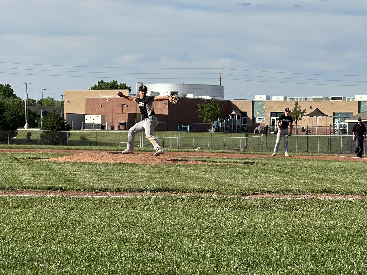 ReubenKerbs's tweet photo. AASA A’s 15u Paxton Flores dealt yesterday against Maize South Freshman Game. Making a jump with his pitching. #command #firstpitchstrikes
5.0 innings
4 Hits
0 Runs
59 pitches https://t.co/IrBA28mZlh