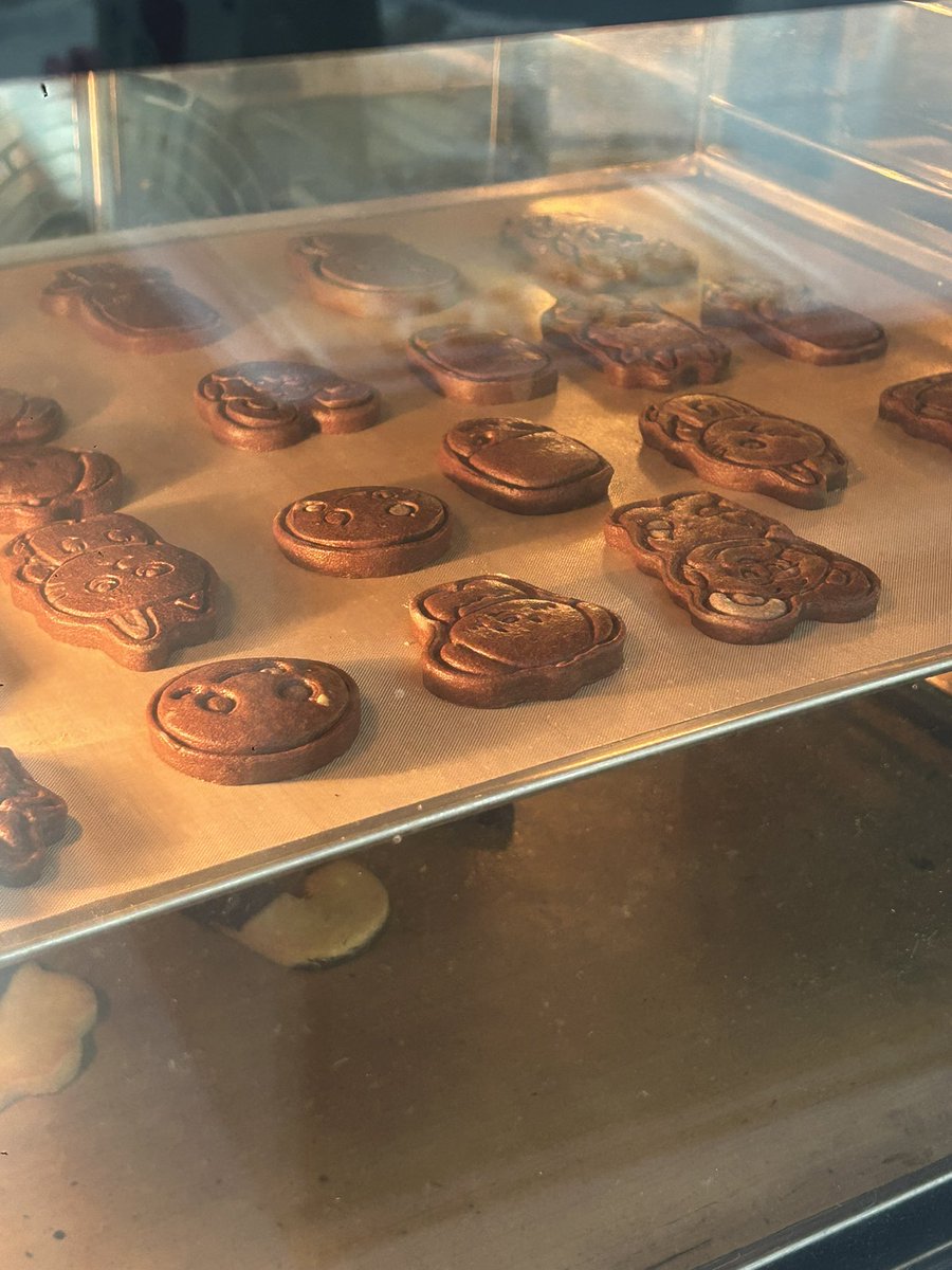 bbriizze's tweet photo. 연휴 마지막 날 심란한 마음 달래기 위해
쿠키를 맹글어보았어요🍪👩🏻‍🍳 https://t.co/DuPjwiXqCL